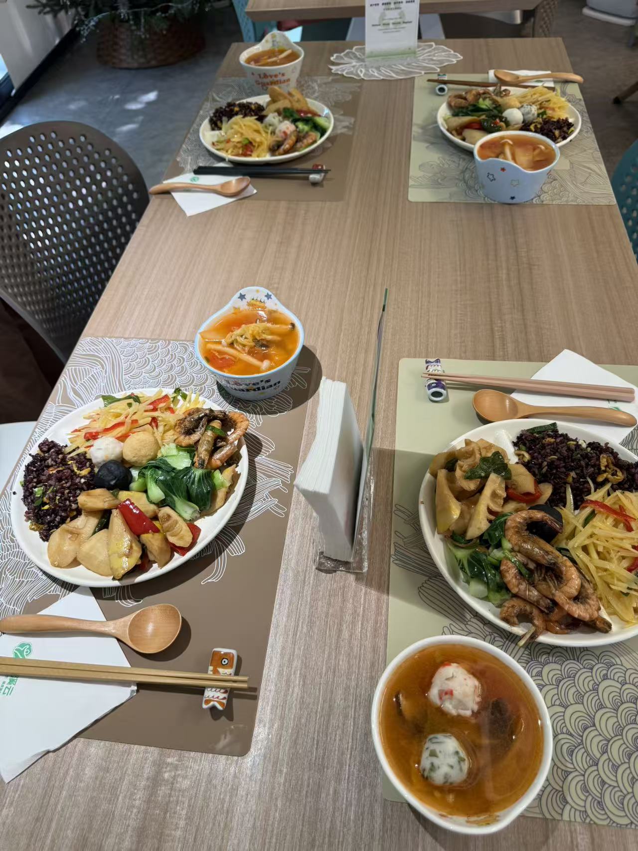 一溪云彩虹餐餐桌